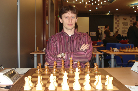 http://es.chessbase.com/portals/0/files/images/2008/PlovdivEM/R7/Zoltan%20Almasi.JPG