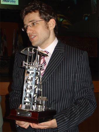 Aronian como vencedor del Torneo Magistral Ciudad de Linares 2008
