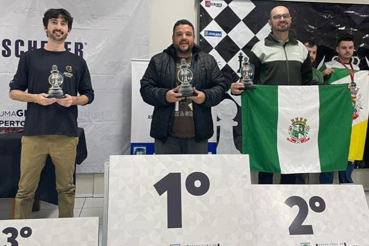 GM NEURIS DELGADO – CAMPEÃO TORNEIO BLITZ, GM ALEXANDR FIER CAMPEÃO TORNEIO  DE XADREZ RÁPIDO E GM AXEL BACHMAN CAMPEÃO DO TORNEIO DE XADREZ CLÁSSICO  VII ABERTO DO BRASIL SESC CAIOBÁ –