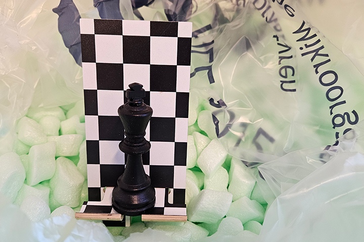 Ajedrez reciclado botella  Chess board, Diy chess set, Chess