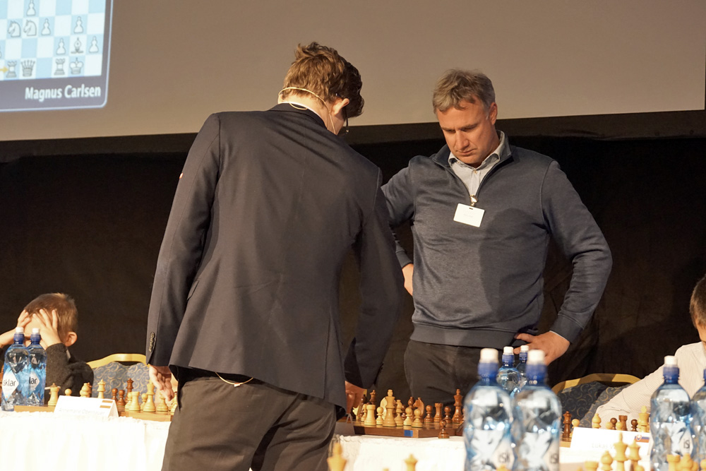 Magnus Carlsen y Marco Bode | Foto: Nadja Wittmann