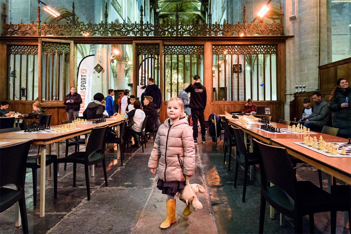 La zona de los aficionados en la Iglesia de San Pedro de Leiden (Pieterskerk) | Foto: Alina l'Ami (Tata Steel Chess 2019)