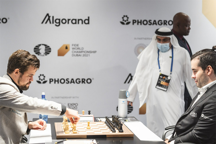 Magnus Carlsen vs. Ian Nepomniachtchi | Foto: Niki Riga