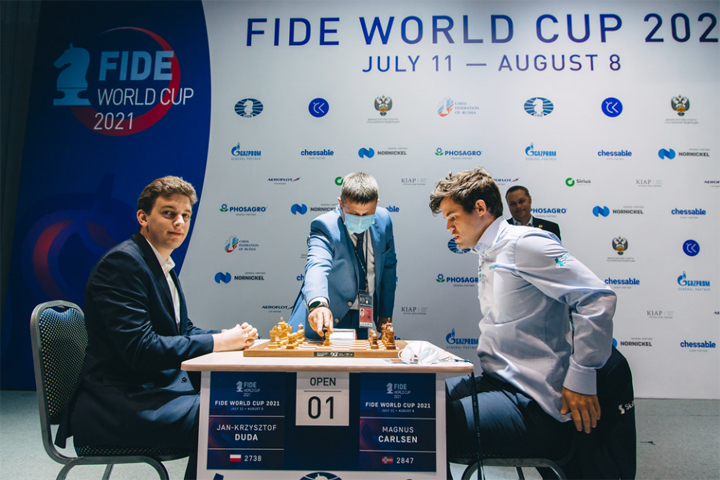 Jan-Krzystof Duda vs. Magnus Carlsen | Foto: Anastasiia Korolkova