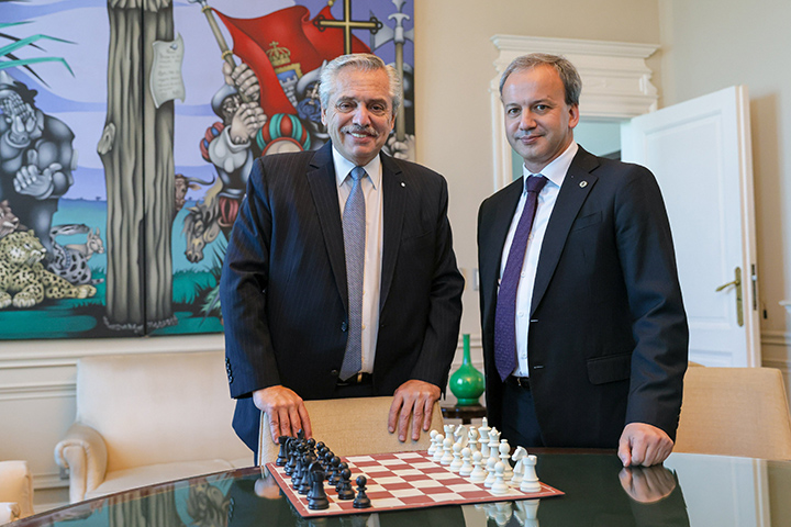 Los presidentes Alberto Fernández y Arkady Dvorkovich | Foto: FIDE