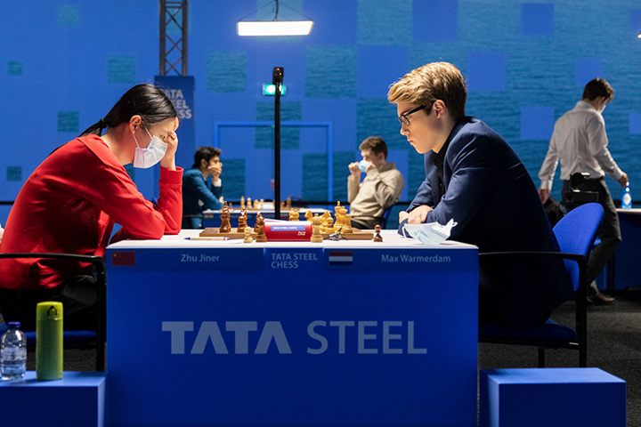 Jiner Zhu y Max Warmerdam Jiner Zhu | Foto: Jurriaan Hoefsmit (Tata Steel Chess Tournament 2022)