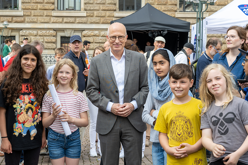 Der erste Bürgermeister der Stadt Hamburg, Peter Tschenter eröffnete das Turnier "vor seiner Haustür"se"