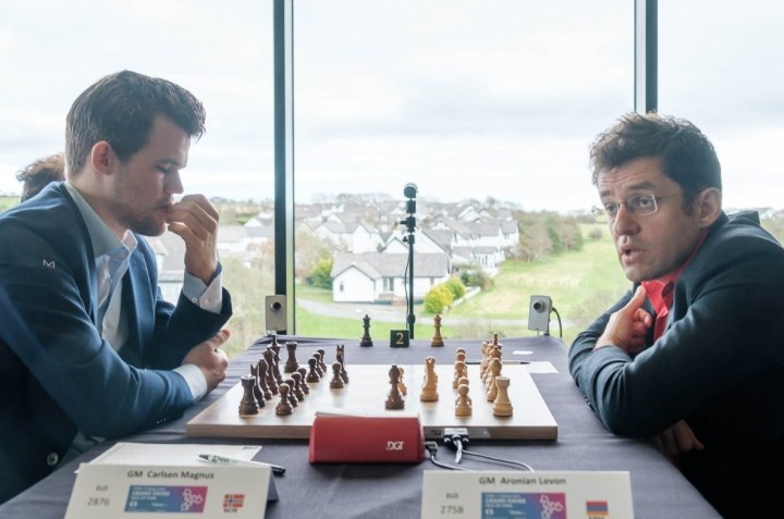 noticias - Carlsen y Anand aparecen en la sorprendente