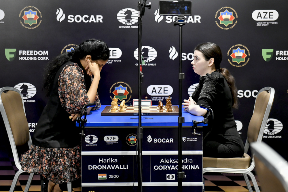 Harika Dronavalli vs. Aleksandra Goryachkina | Foto: FIDE