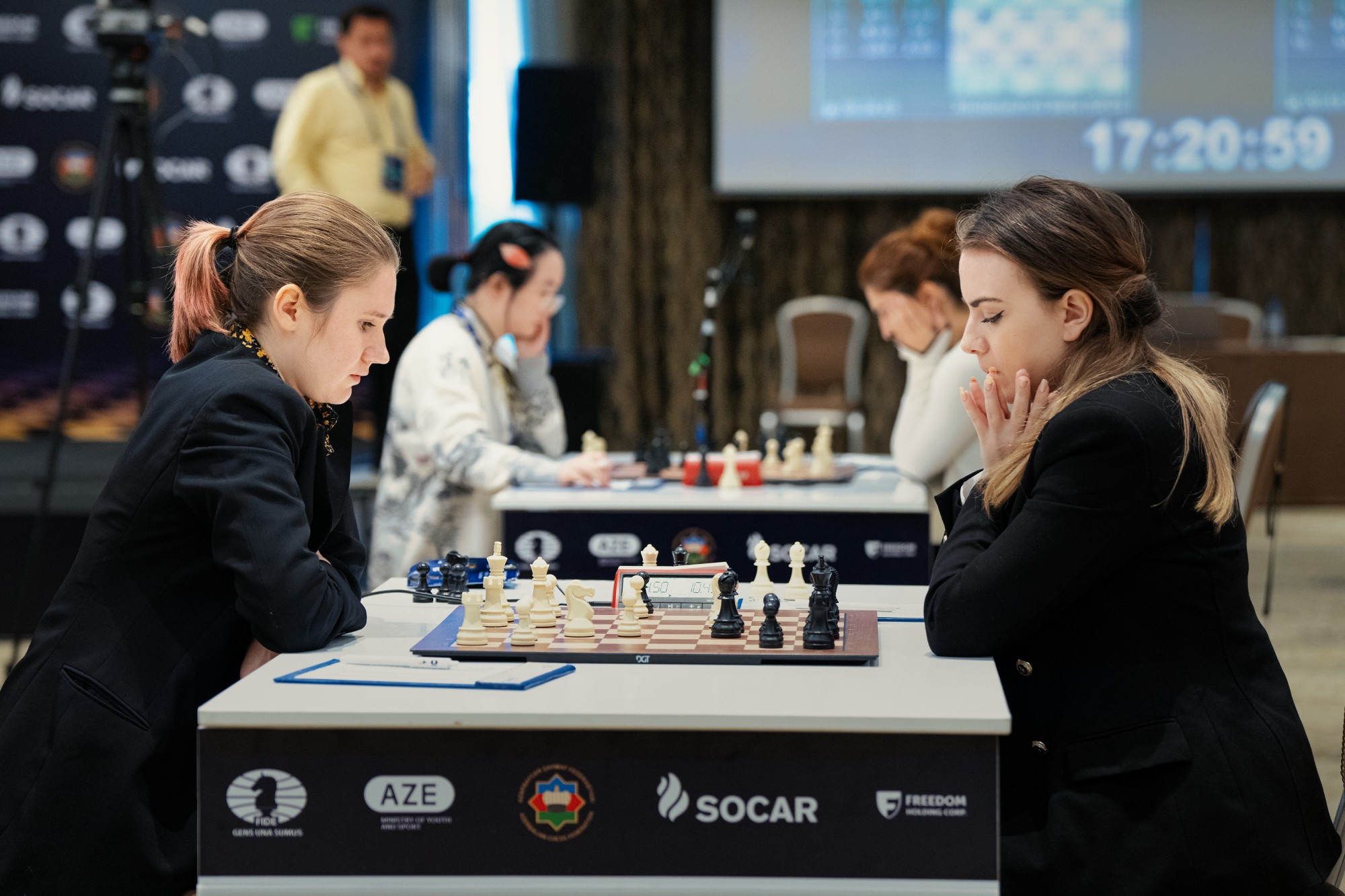 Shuvalova vs. Nurgyul Salimova | Foto: FIDE