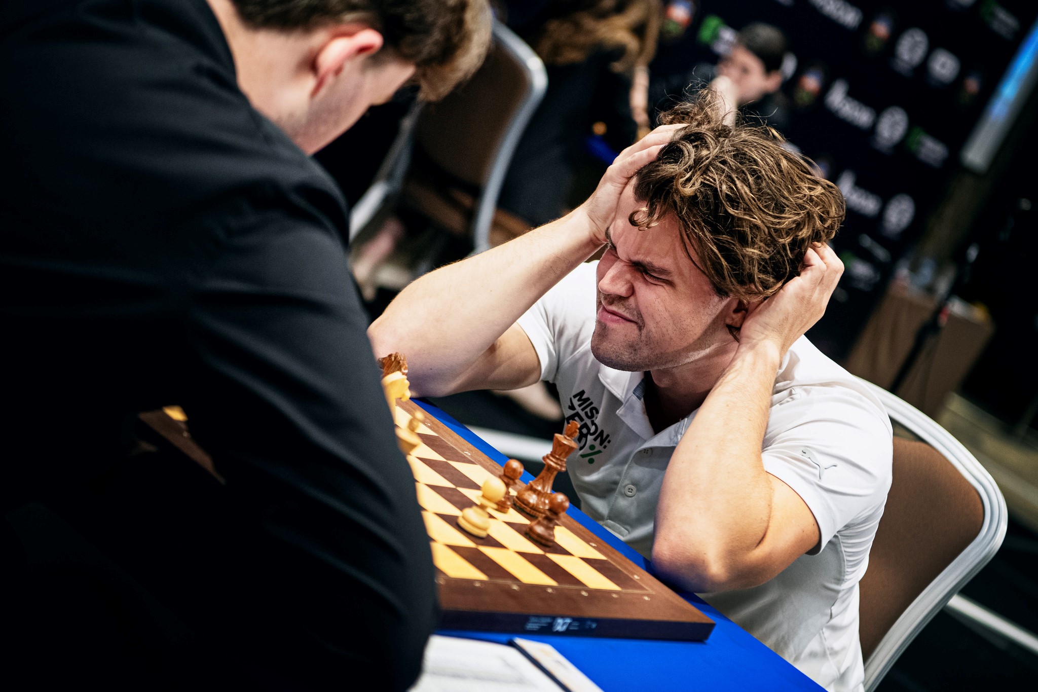 Vincent Keymer venció a Magnus Carlsen en la primera partida de la cuarta ronda | Foto: FIDE