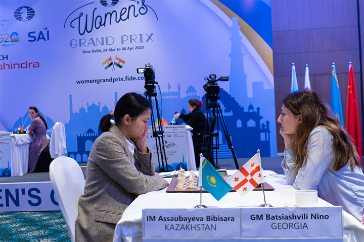 Bibisara Assaubayeva venció a Nino Batsiashvili | Foto: FIDE