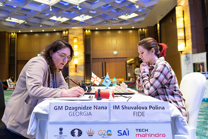 Nana Dzagnidze vs. Polina Shuvalova | Foto: FIDE