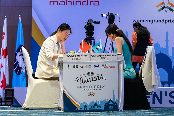 Zhu Jiner vs. Kateryna Lagno | Foto: Ismael Nieto (FIDE)