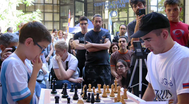 Faustino Oro vs. Martirosyan | Foto: Carlos Ilardo