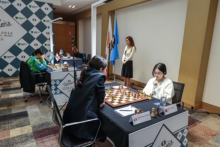 Aleksandra Goryachkina vs. Tan Zhongyi | Foto: Mark Livshitz