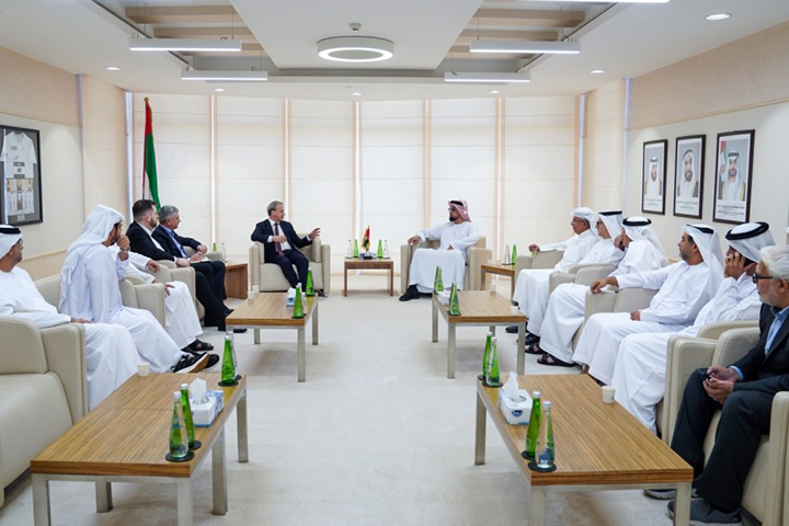 Reunión en Abu Dhabi 