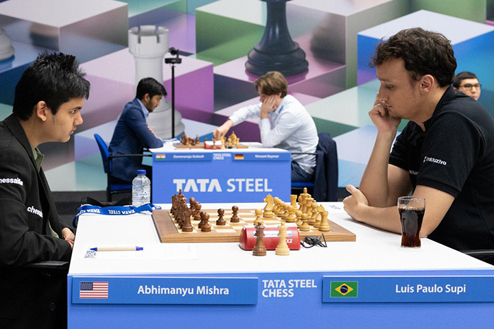 Abhimanyu Mishra y Luis Paulo Supi  | Foto: Maaike Brink (Tata Steel Chess 2023)