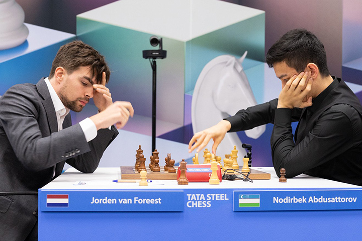 Jorden van Foreest y Nordibek Abdusattorov | Foto: Maaike Brink (Tata Steel Chess 2023)