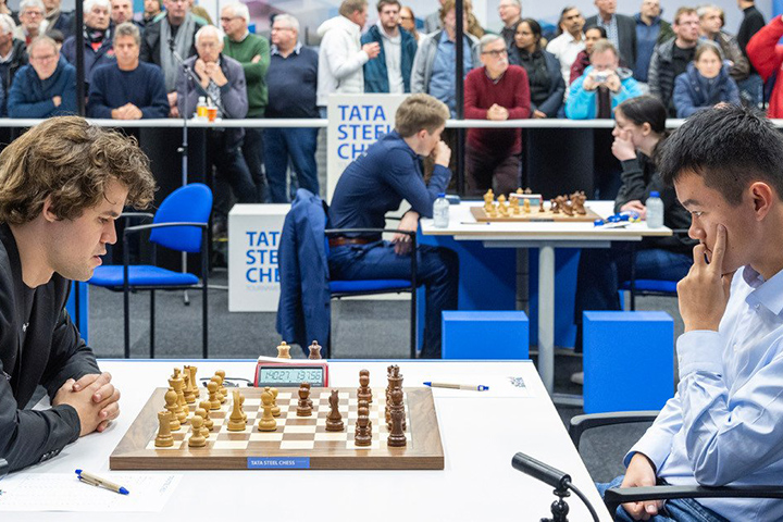 Magnus Carlsen y Ding Liren | Foto: Jurriaan Hoefsmit