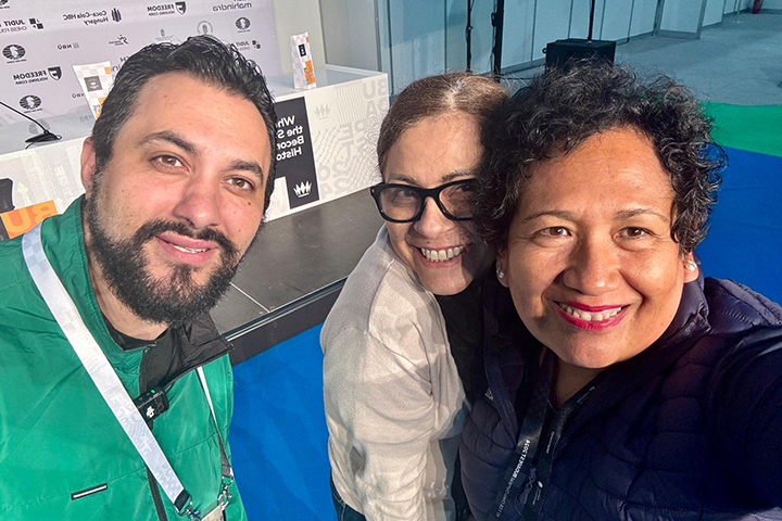 Benjamin Mela, Arleth González (FIDE América) y Patricia Claros | Foto: Patricia Claros