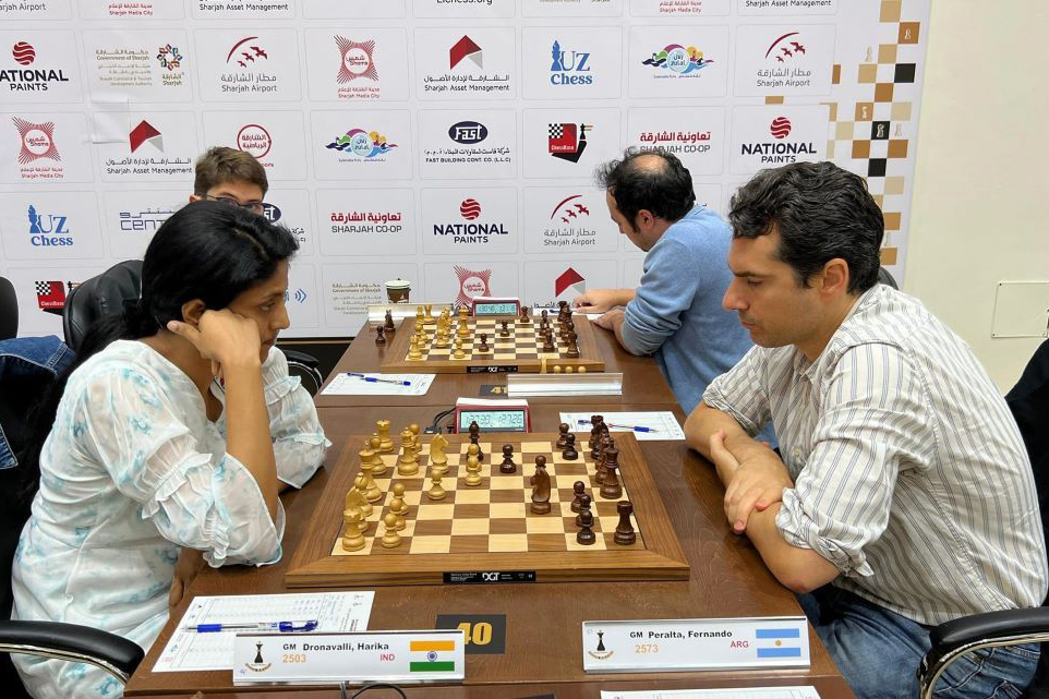 Harika Dronavalli vs. Fernando Peralta | Foto: Aditya Sur Roy (ChessBase India)