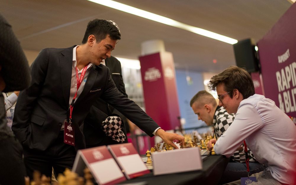 Abdusattorov simultáneas | Foto: Lennart Ootes (Grand Chess Tour)