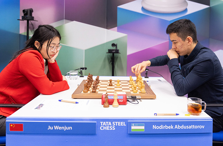 Ju Wenjun y Nordibek Abdusattorov | Foto: Jurriaan Hoefsmit (Tata Steel Chess 2024)