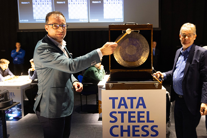 La inauguración de la novena ronda del grupo Masters, en el AFAS Circustheater en La Haya | Foto: Jurriaan Hoefsmit (Tata Steel Chess 2024)