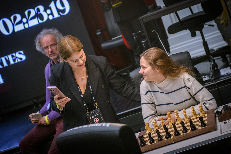 Anastasia Karlovich y Anna Muzychuk | Foto: Mihal Walusza (FIDE)