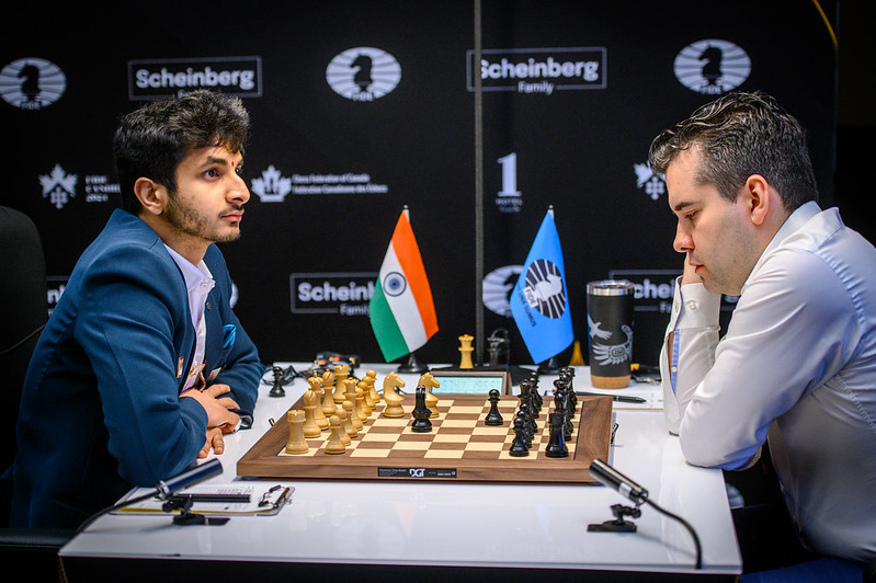 Vidit Santosh e Ian Nepomnachtchi | Foto: Mihal Walusza (FIDE)