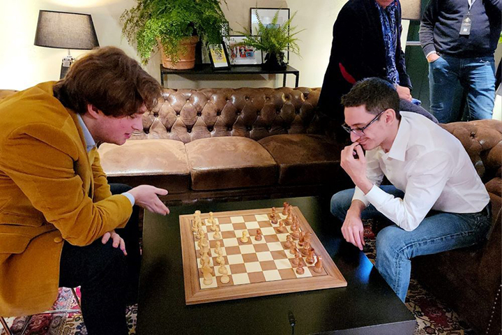 Vincent Keymer y Fabiano Caruana | Foto: Amruta Mokal / Sagar Shah (ChessBase India)