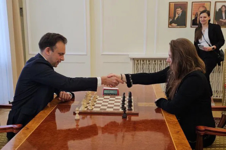 Chess news — ¿Qué tan fuerte es el ministro polaco de Finanzas? Andrzej Domanski se enfrentó a Judit Polgar en Varsovia