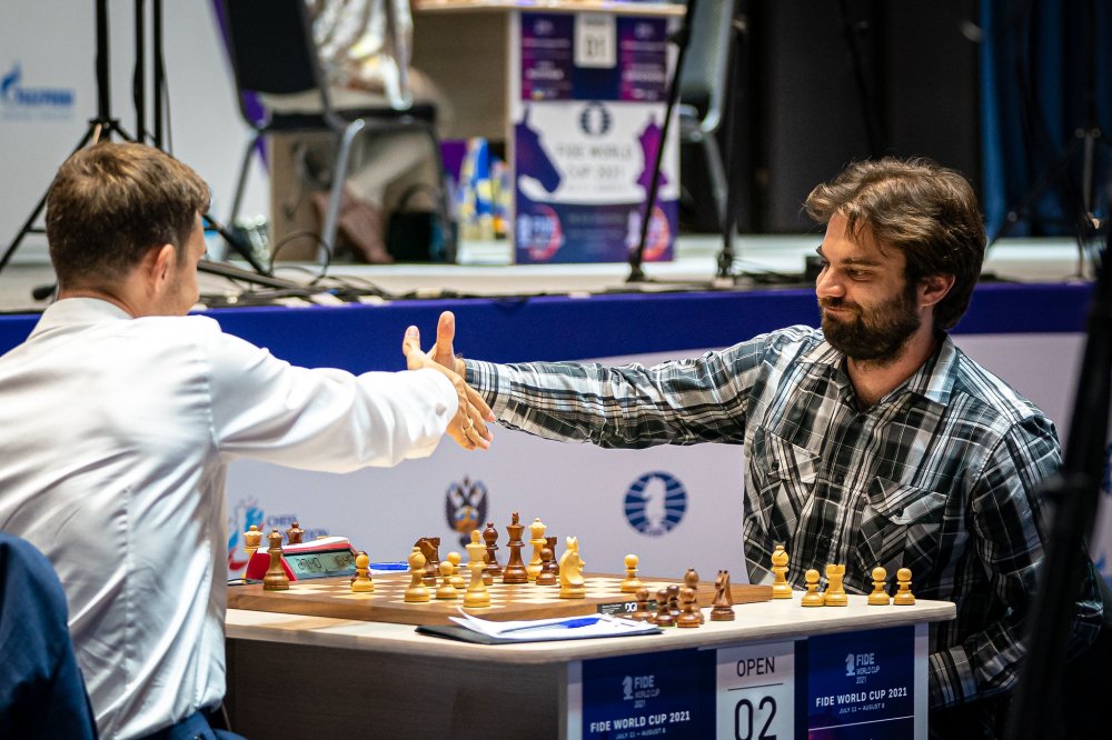 Mamedyarov, Abdusattorov e Shankland são eliminados da Copa do Mundo 